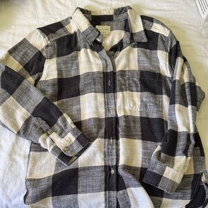 American Eagle Black and Cream Checkered Shirt